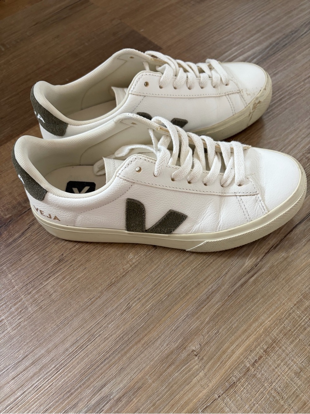 Size 5 women’s Veja olive sneakers - Picture 2 of 4